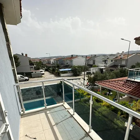 וילה Alacati'da Guenluek Kiralik Havuzlu *