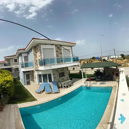 Alacati'da Guenluek Kiralik Havuzlu 빌라