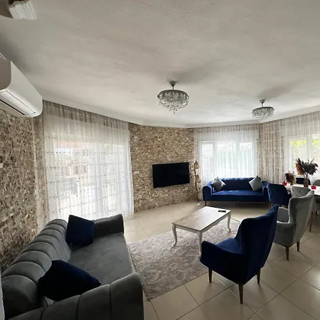 Alacati'da Guenluek Kiralik Havuzlu ヴィラ Çeşme